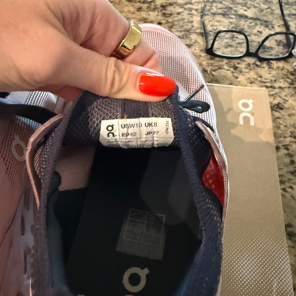 ON running shoes - Picture 3 of 5